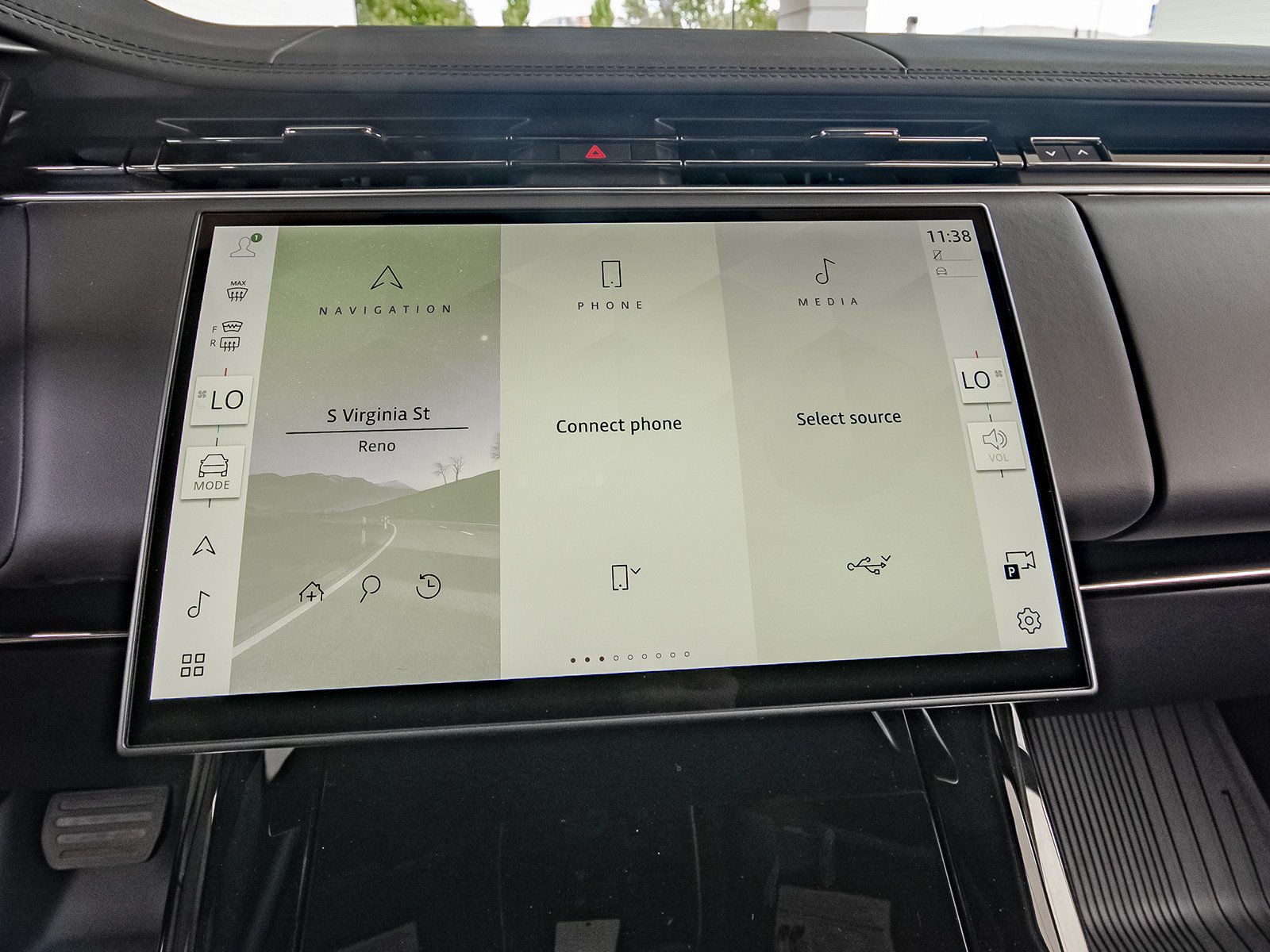 New 2026 Santorini Black Land Rover SE image 18