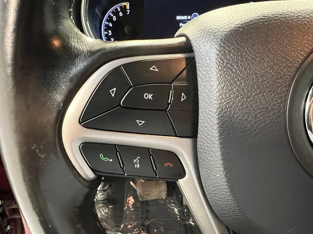 Used 2019 Red Jeep Laredo E image 19
