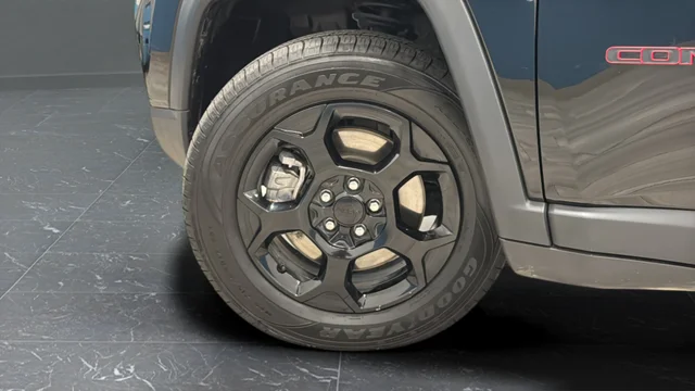 Used 2023 Diamond Black Jeep Trailhawk image 31