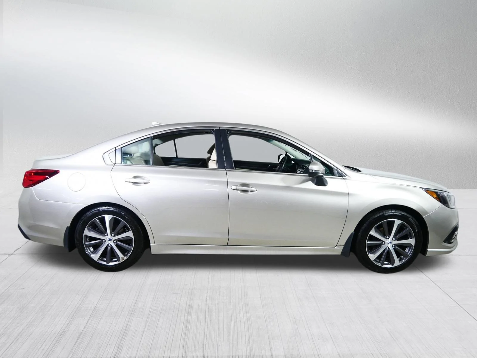 Used 2018 Tungsten Metallic Subaru Limited image 8
