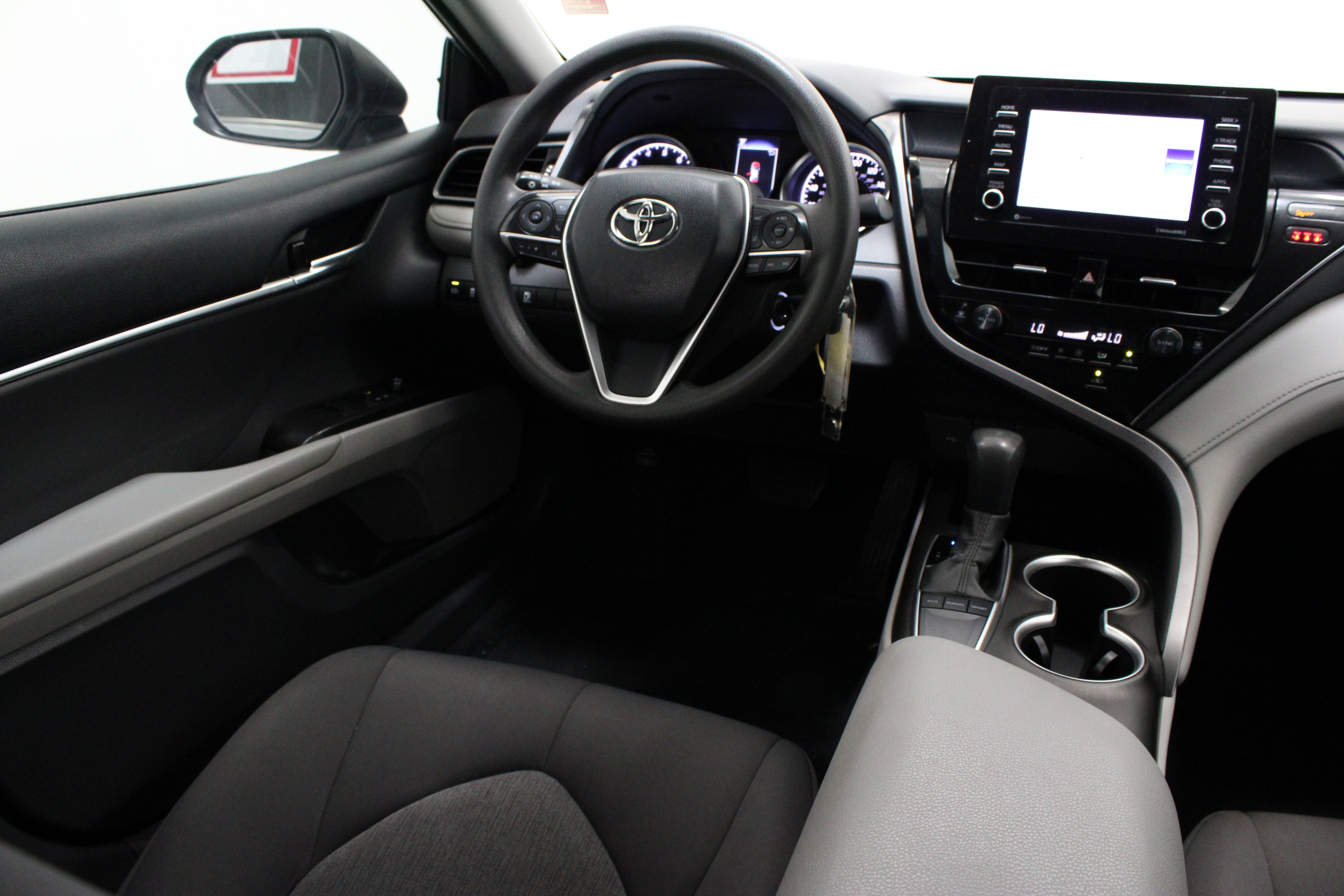 Certified Used 2022 Celestial Silver Metallic Toyota LE 2.5L image 28