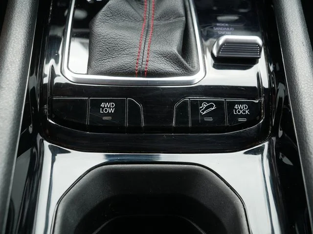 Used 2024 Silver Jeep Trailhawk image 34