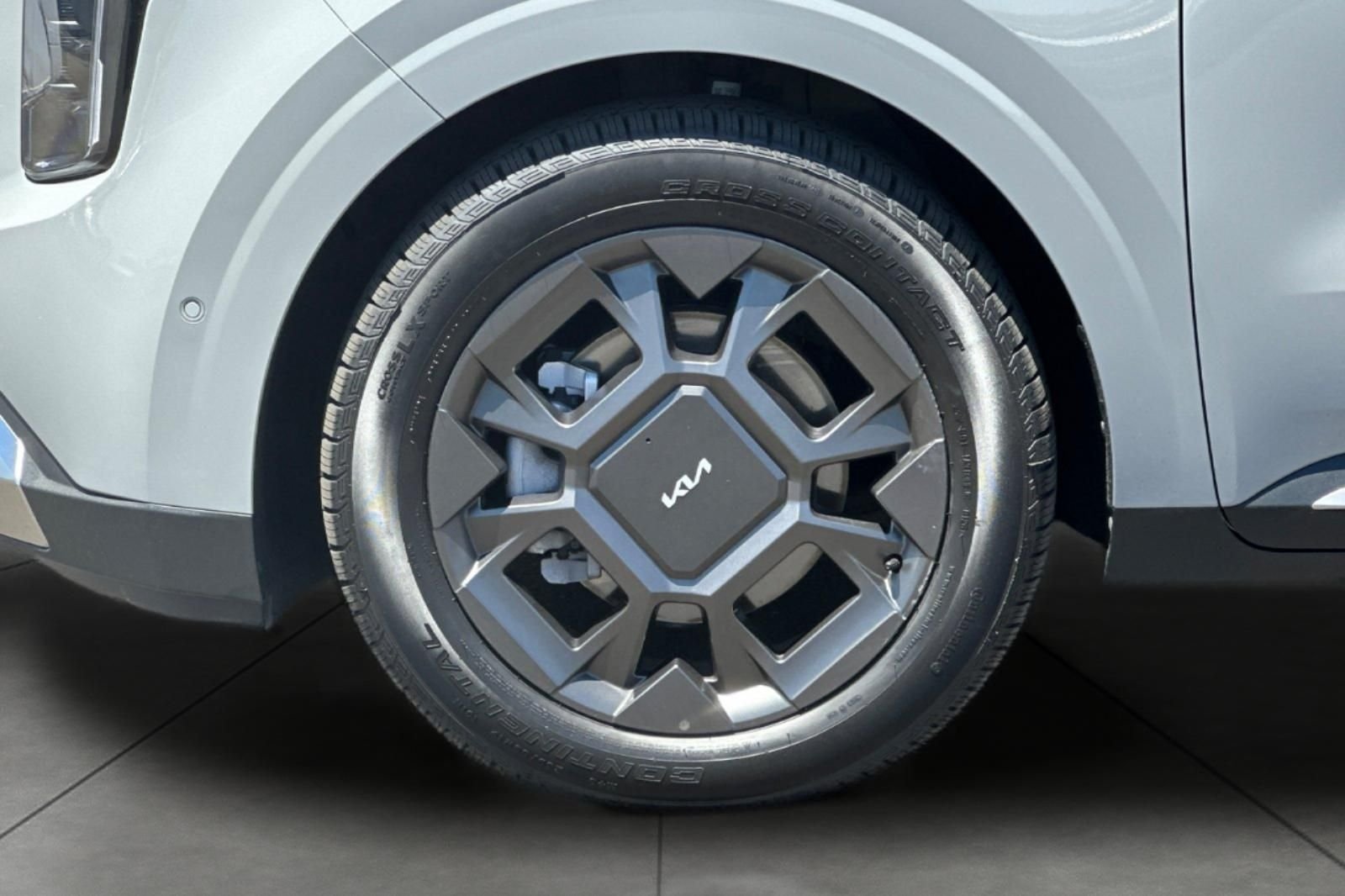 Used 2025 White Kia SX image 32
