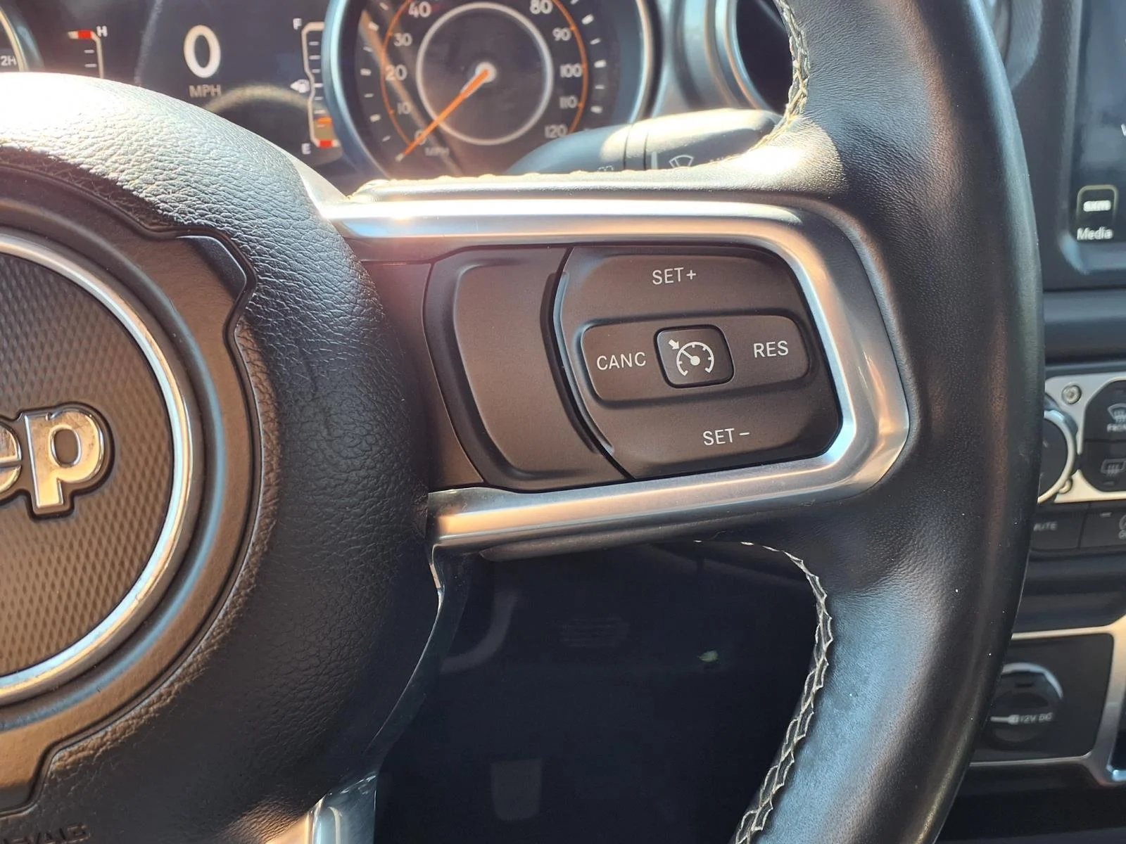 Used 2018 Ocean Blue Metallic Clearcoat Jeep Sahara image 16