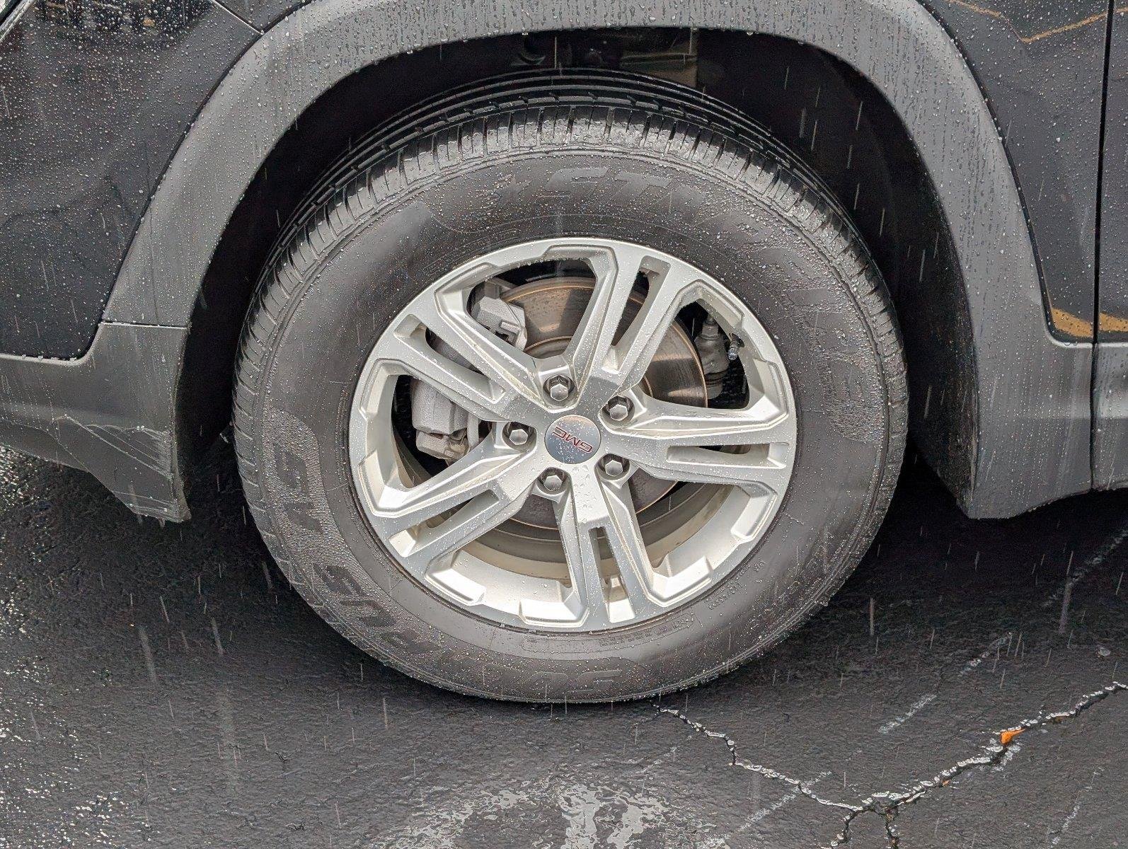 Used 2024 Ebony Twilight Metallic GMC SLE image 9