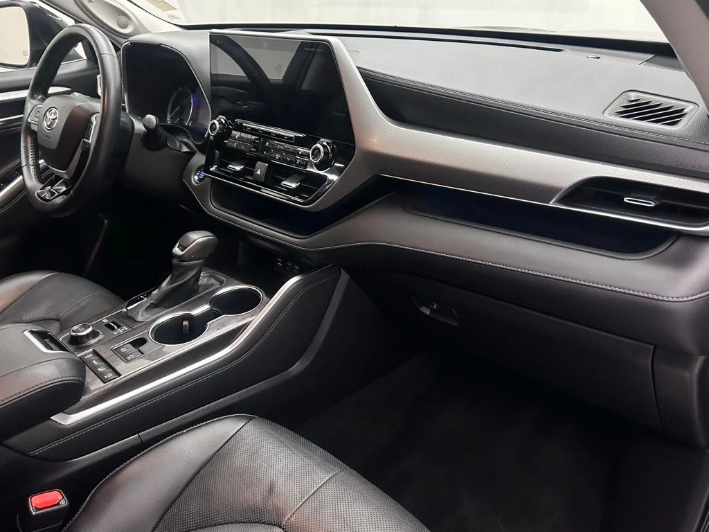 Used 2022 Black Toyota Platinum image 20