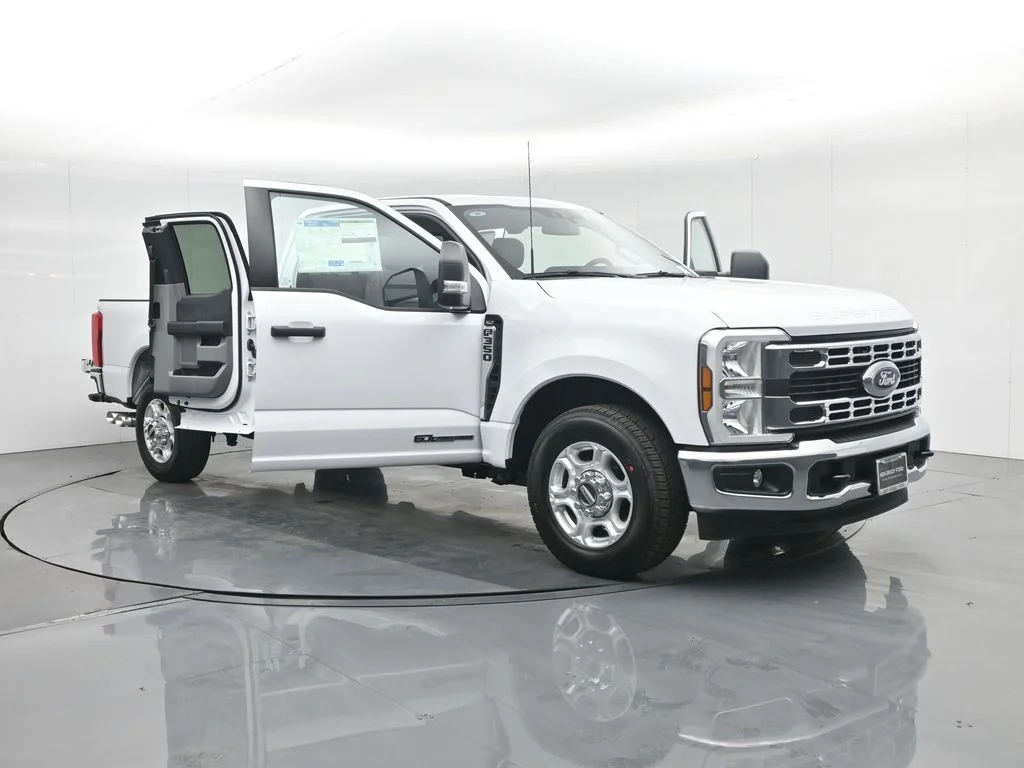 New 2026 Oxford White Ford XLT image 35