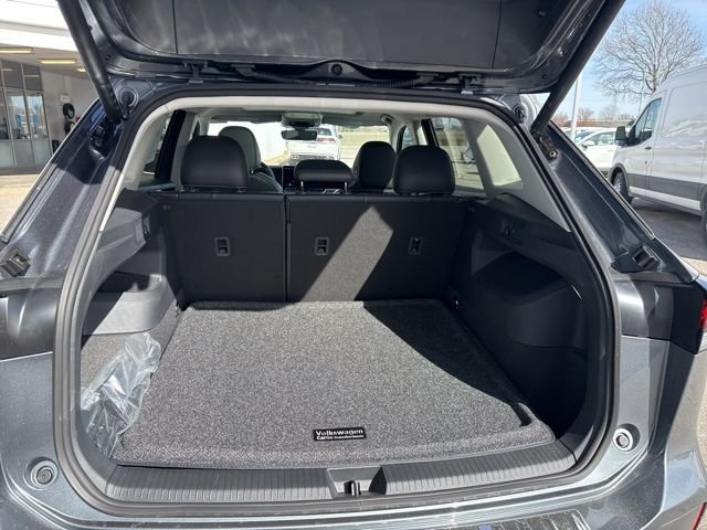 New 2026 Platinum Gray Volkswagen 2.0T SE image 9