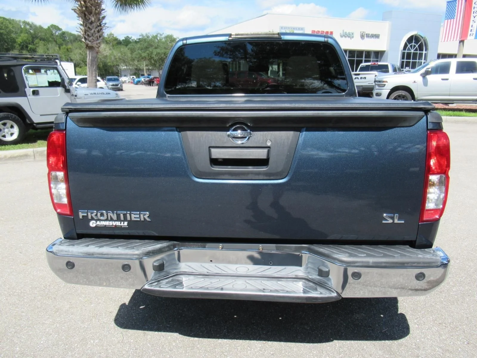 Used 2013 Blue Nissan SL image 6