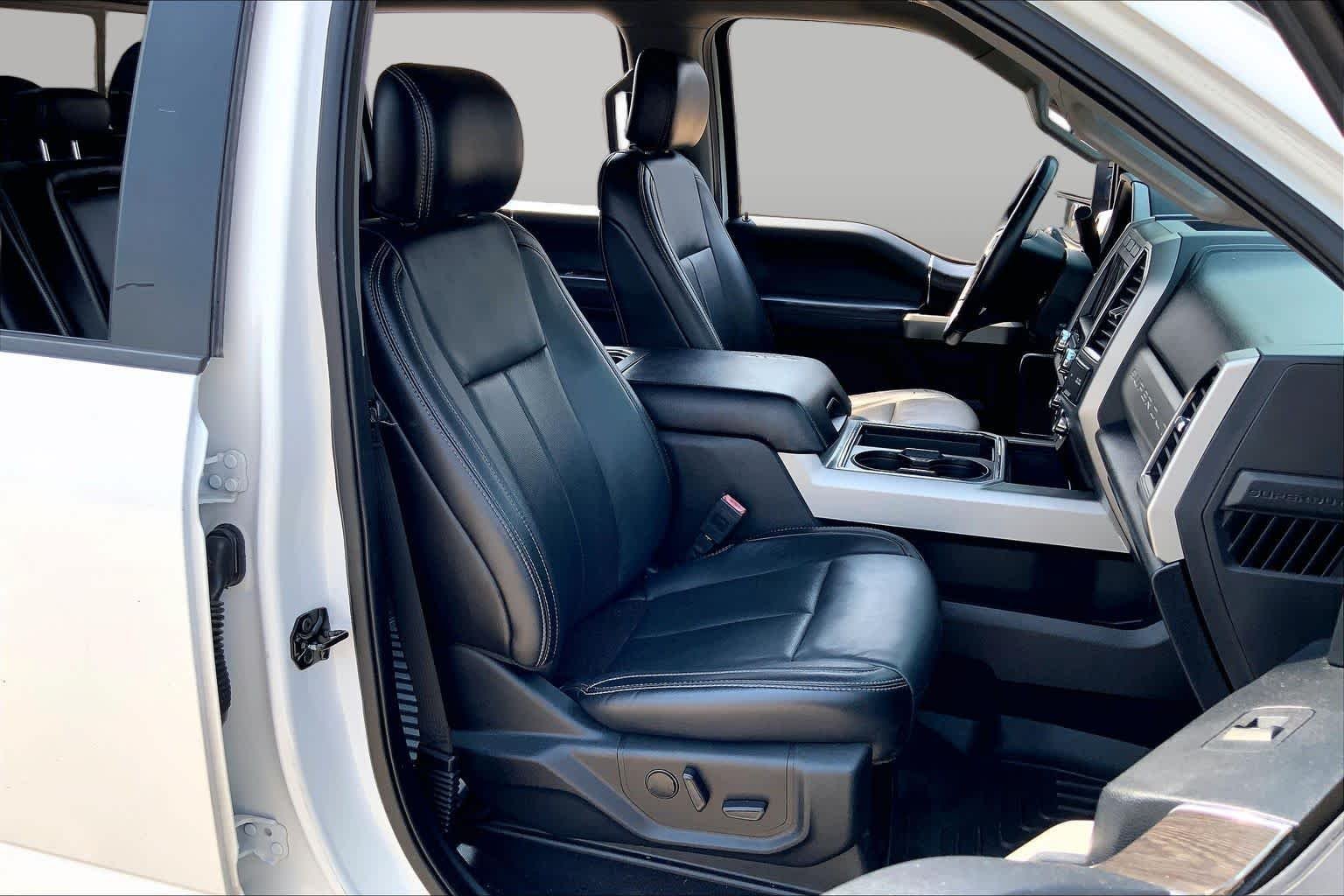 Used 2020 Star White Metallic Tri-Coat Ford LARIAT image 9