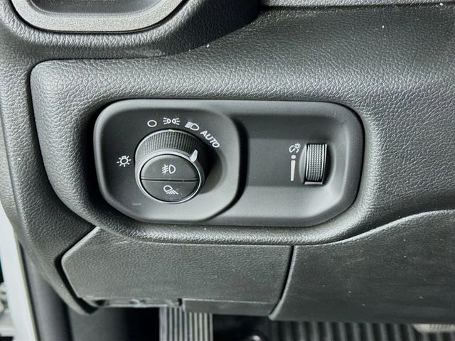 New 2026 Bright White Clear-Coat Exterior Paint RAM TRADESMAN image 10