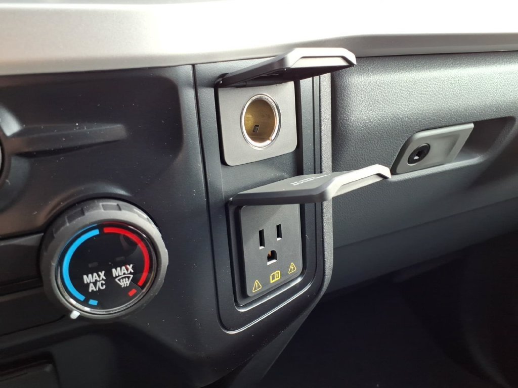 New 2027 Carbonized Gray Metallic Ford F-350® XLT image 21