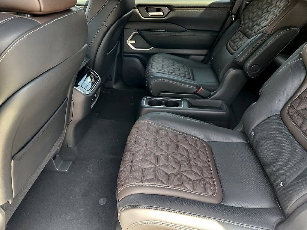 New 2026 Everest White TriCoat / Super Black Two-tone Nissan Platinum Reserve image 43