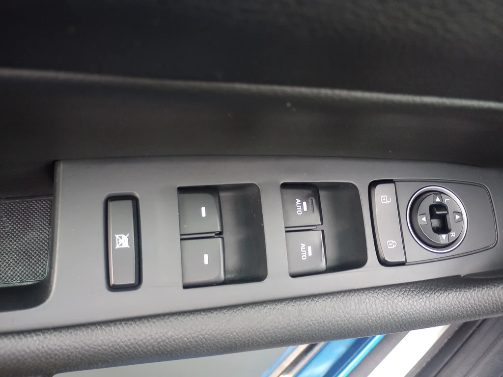 Used 2018 Blue Hyundai Limited image 27