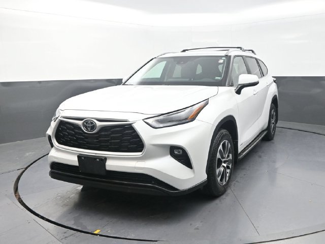 Used 2026 Beige Toyota XLE image 2