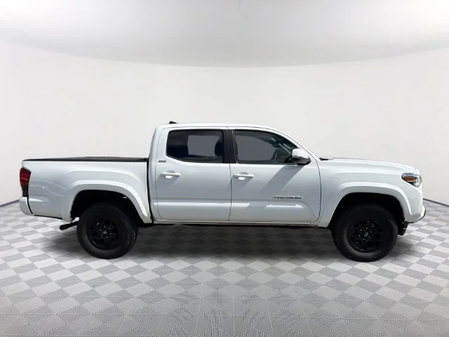 Used 2022 White Toyota SR5 V6 image 4