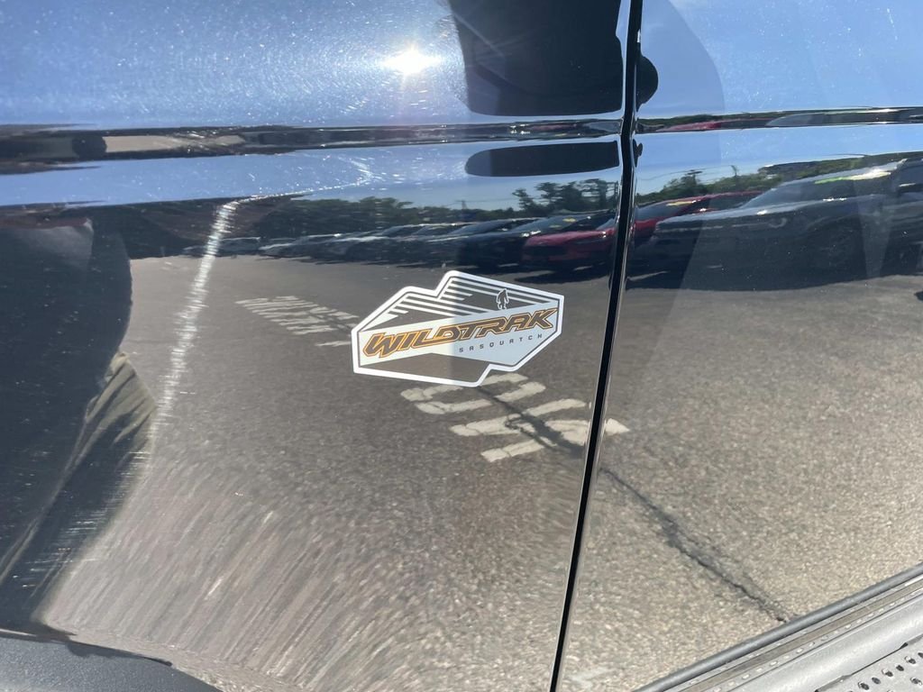 Used 2022 Black Ford Wildtrak image 11