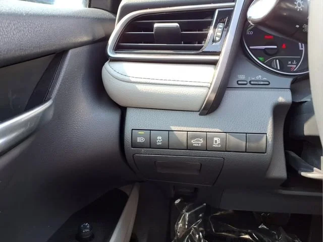 Used 2023  Toyota Hybrid SE image 15