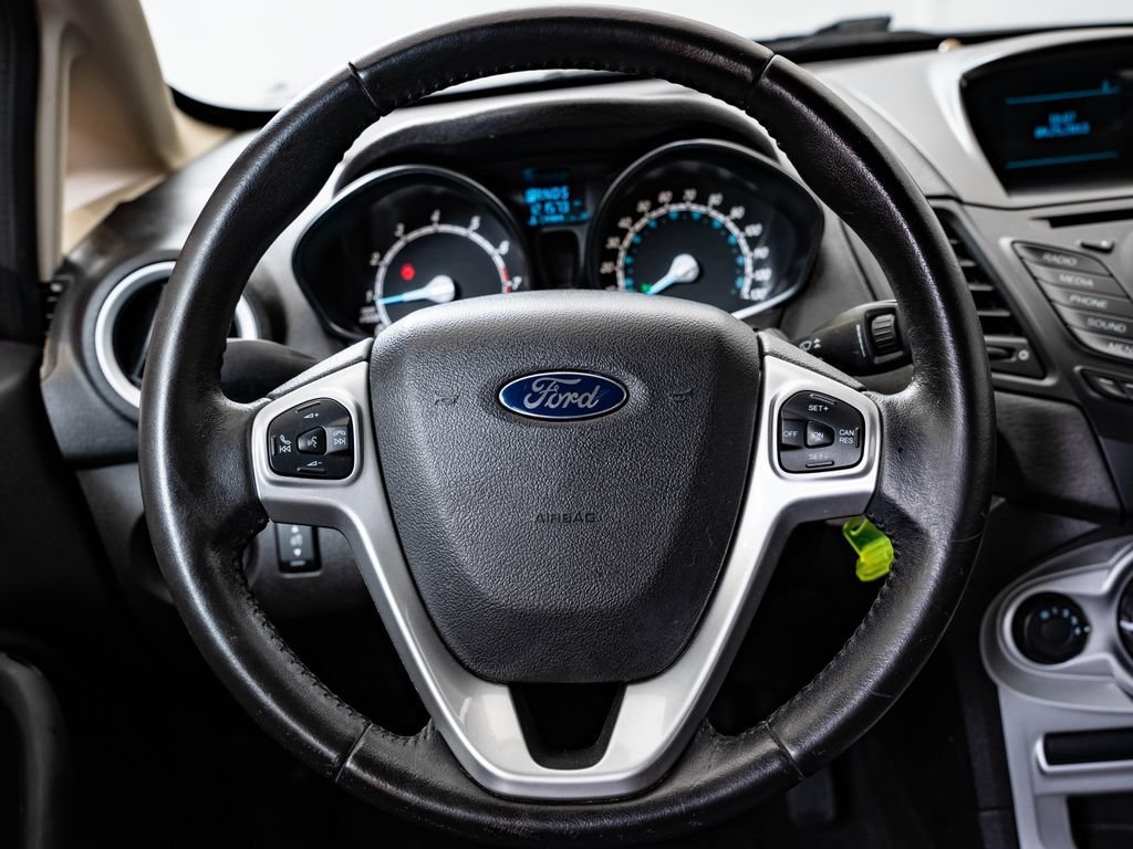 Used 2015 Race Red Ford SE image 36