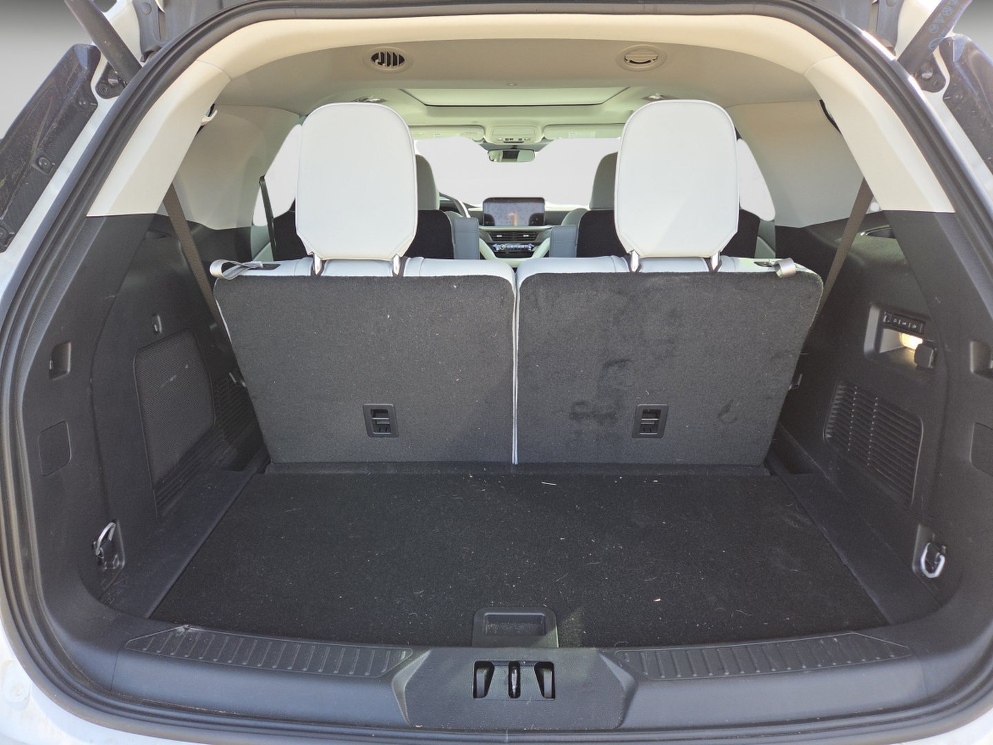 Used 2026 White Metallic Ford Platinum image 33