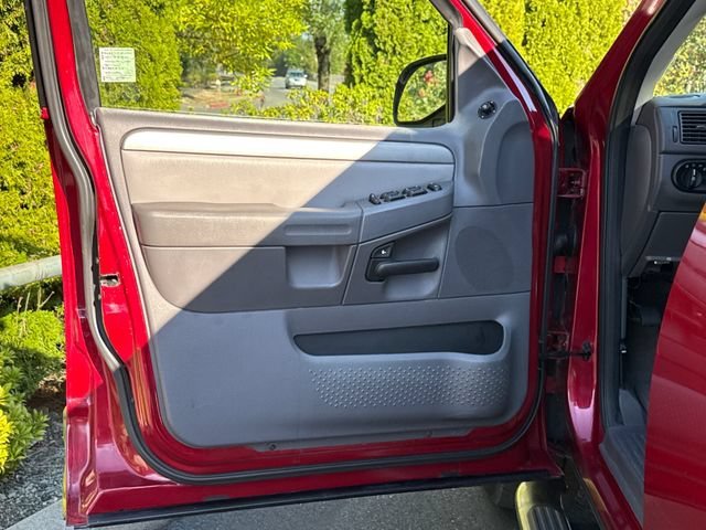 Used 2004 Red Fire Clearcoat Metallic Ford XLT image 17