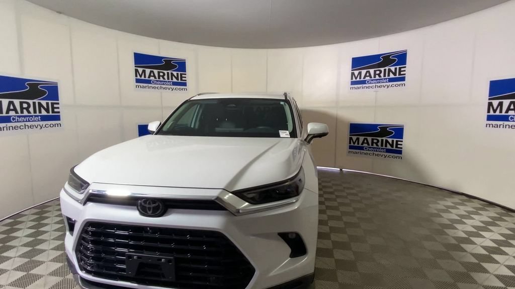 Used 2024 Off-white Toyota Limited image 5