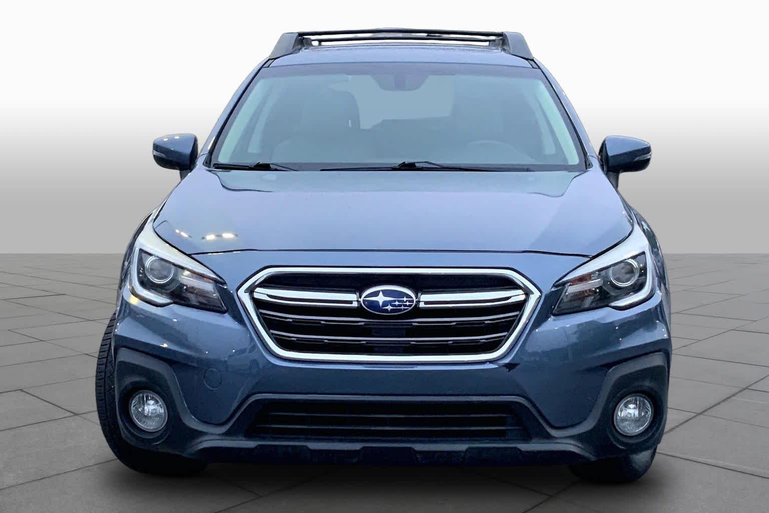 Used 2018 Twilight Blue Metallic Subaru Limited image 3