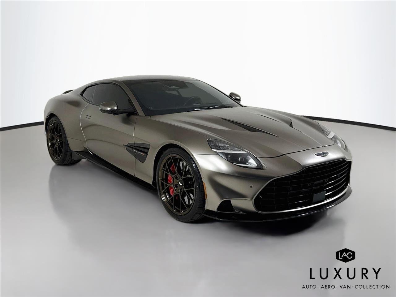Used 2025  Aston Martin  image 3