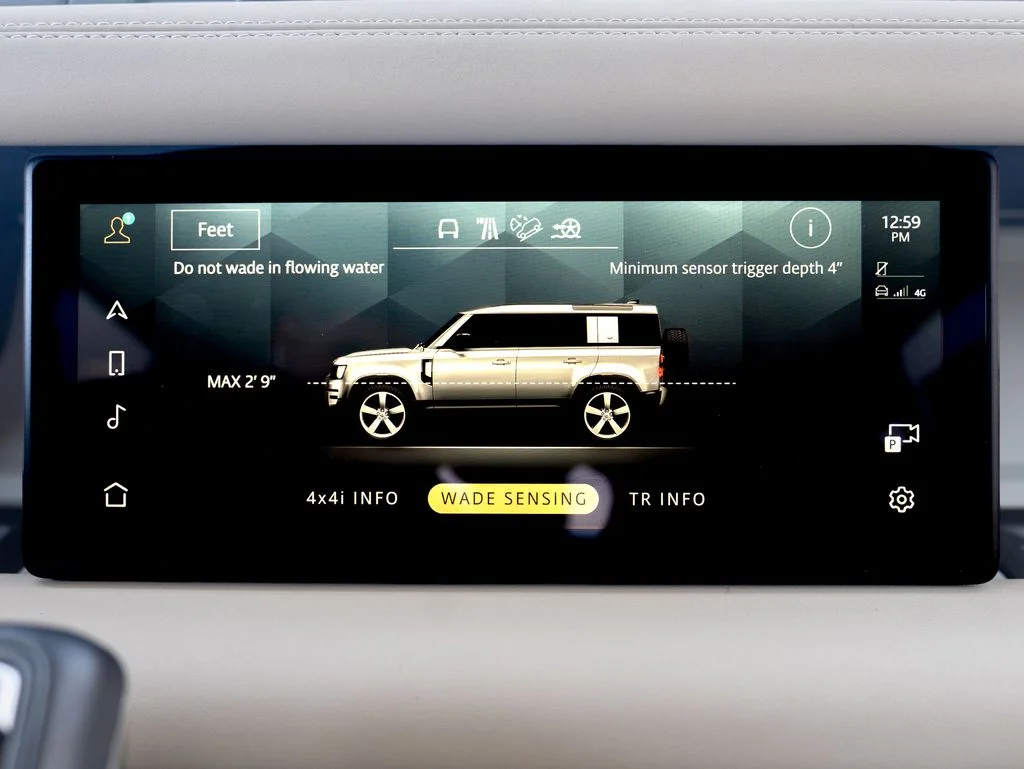 Used 2024 Green Land Rover X-Dynamic SE image 28