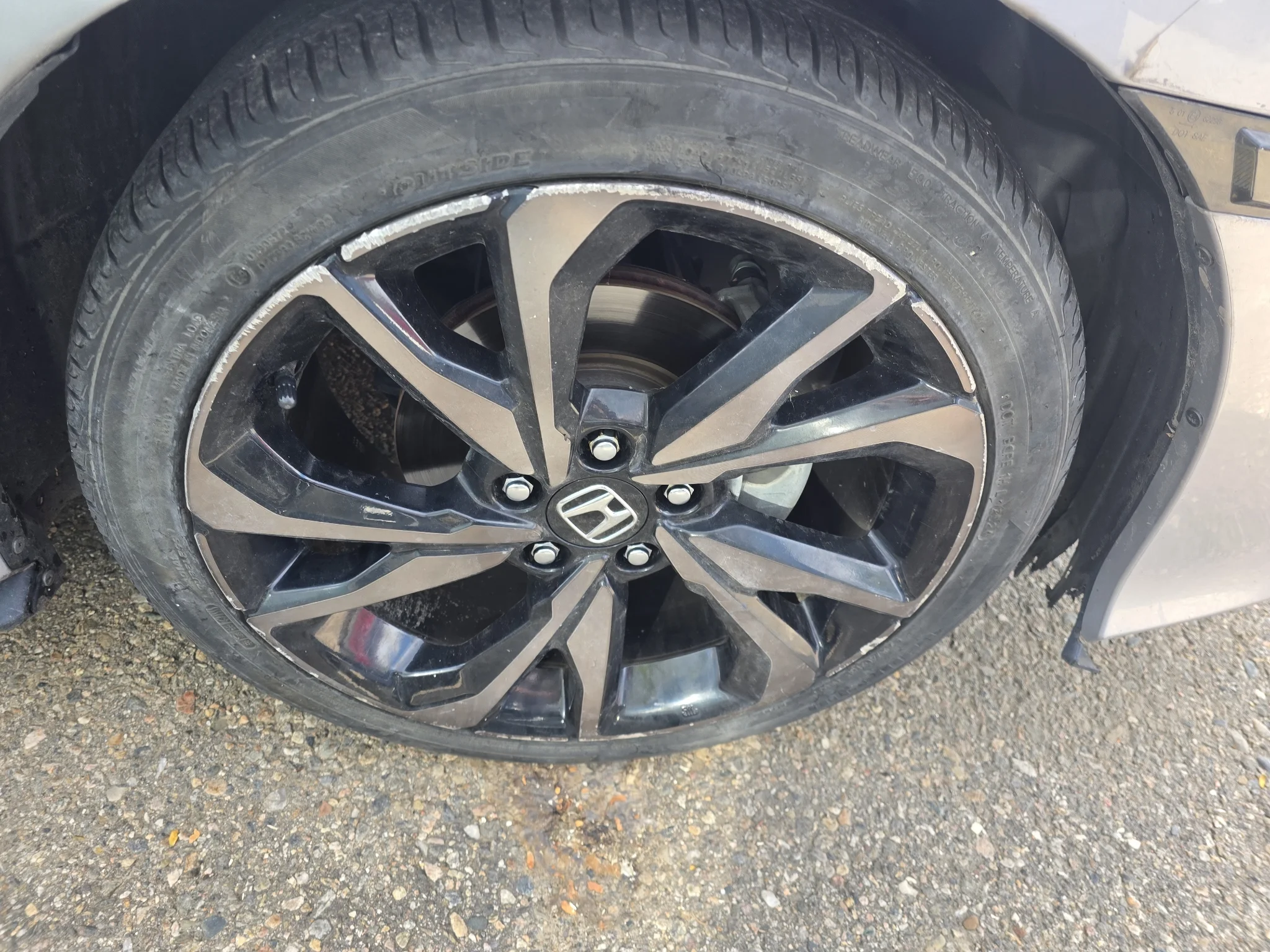 Used 2018 Lunar Silver Metallic Honda Sport Touring image 21