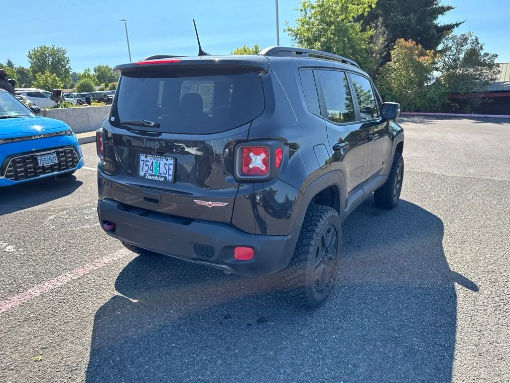 Used 2018 Black Jeep Trailhawk image 8