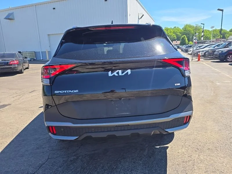 Used 2023 Black Kia X-Line image 6