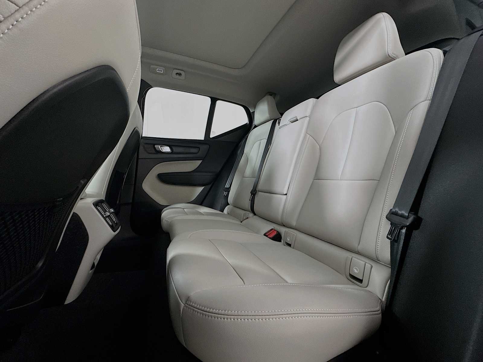 Used 2026 Aurora Silver Volvo Ultra image 23