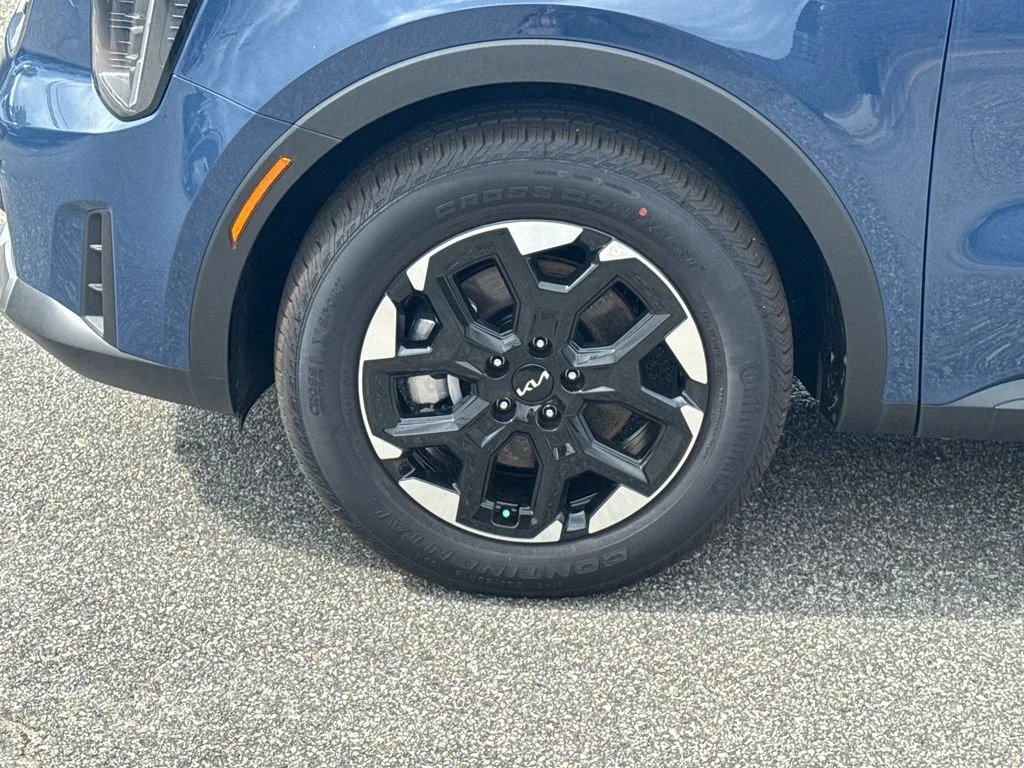 2025 Kia Sorento S - Photo 11