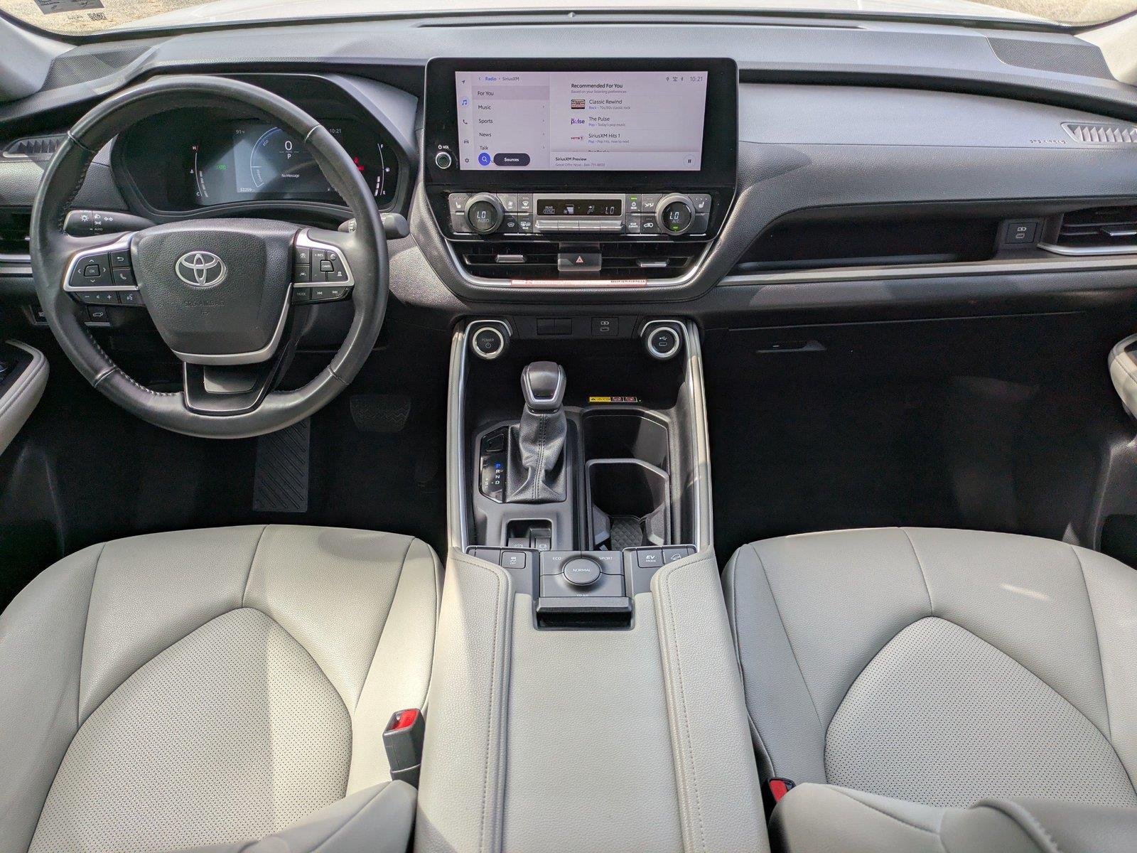 Used 2025 Wind Chill Pearl Toyota Hybrid XLE image 15