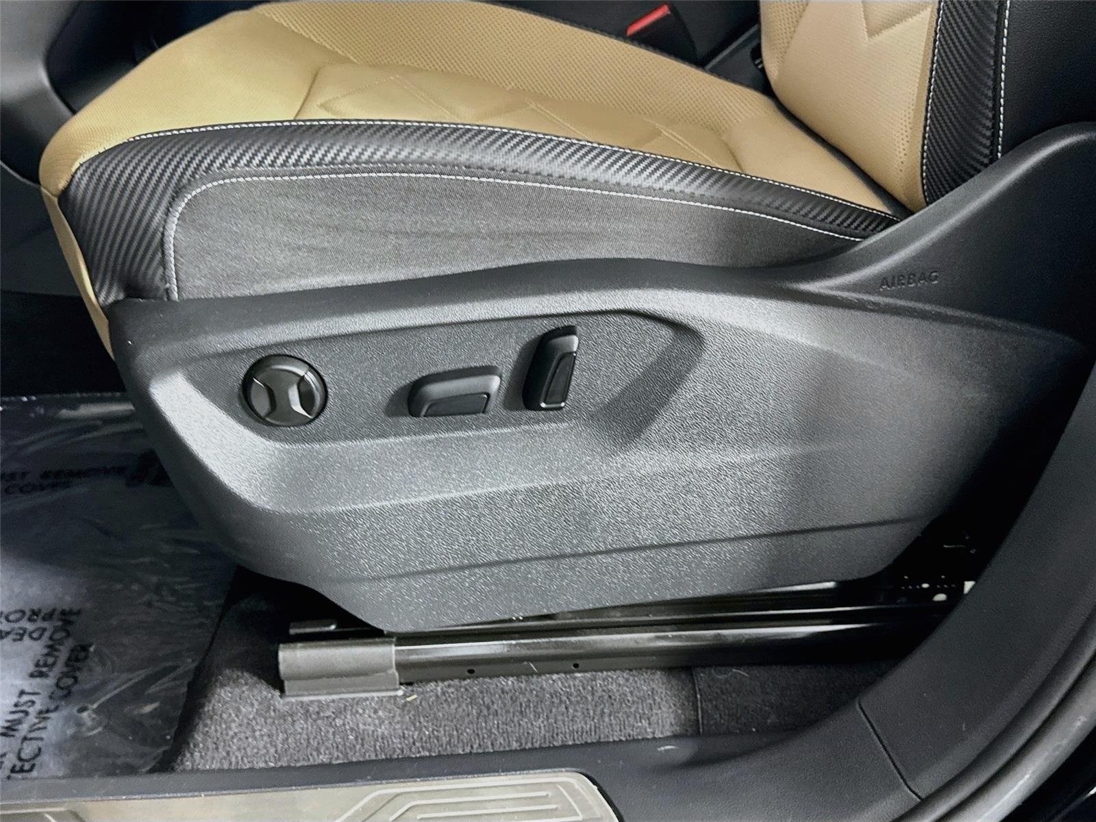 Used 2024 Deep Black Volkswagen 2.0T SE w/Technology image 19
