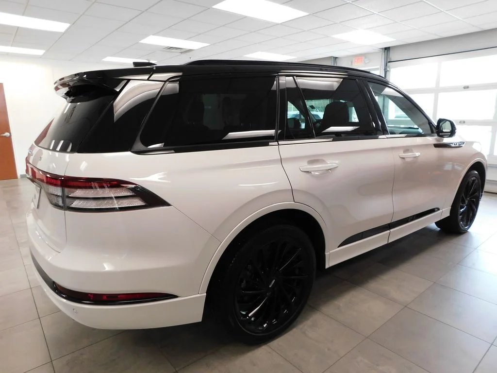 Used 2025 Pristine White Lincoln Reserve image 5