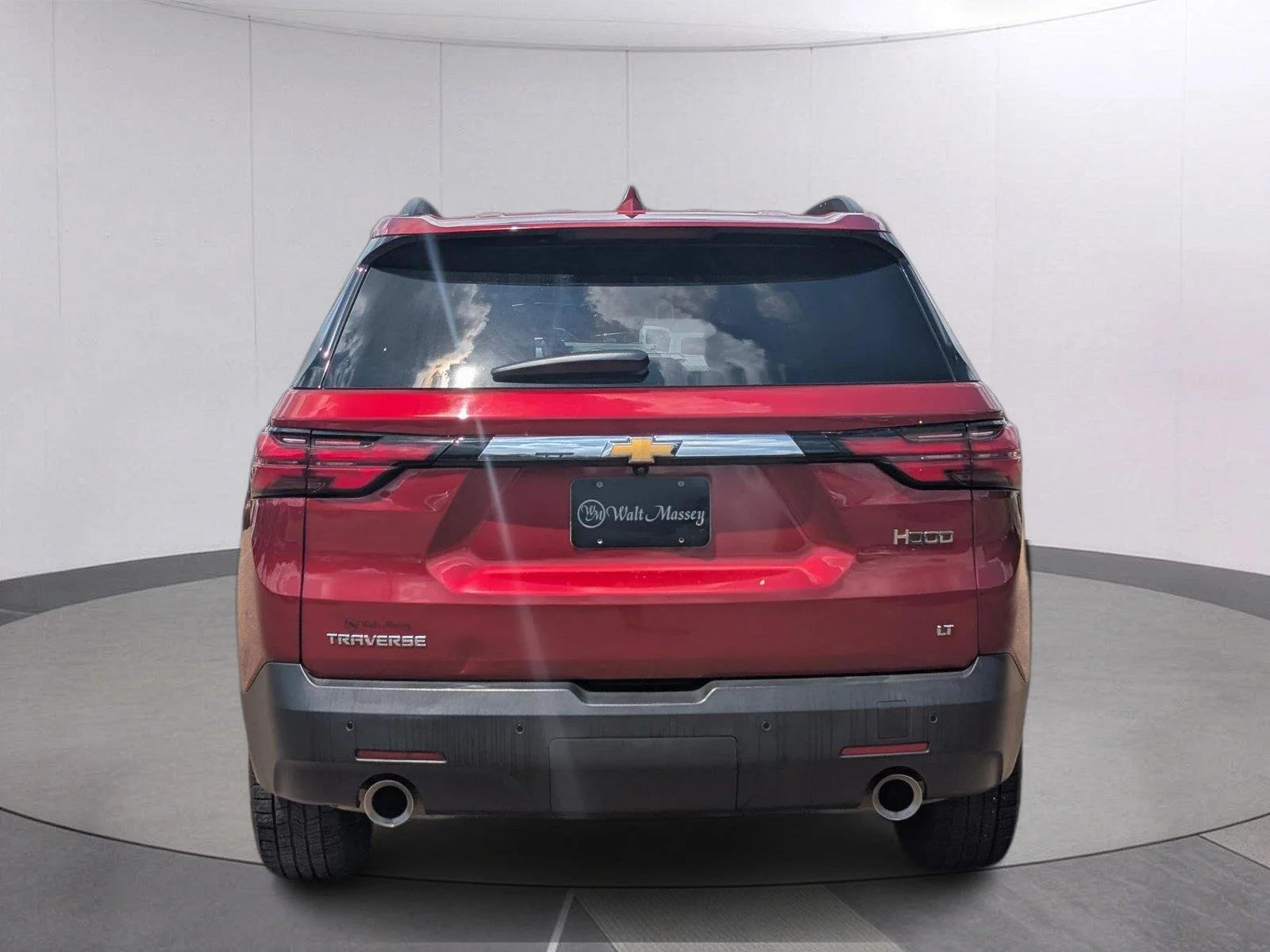Used 2023 RADIANT RED TINTCOAT Chevrolet LT Cloth image 4