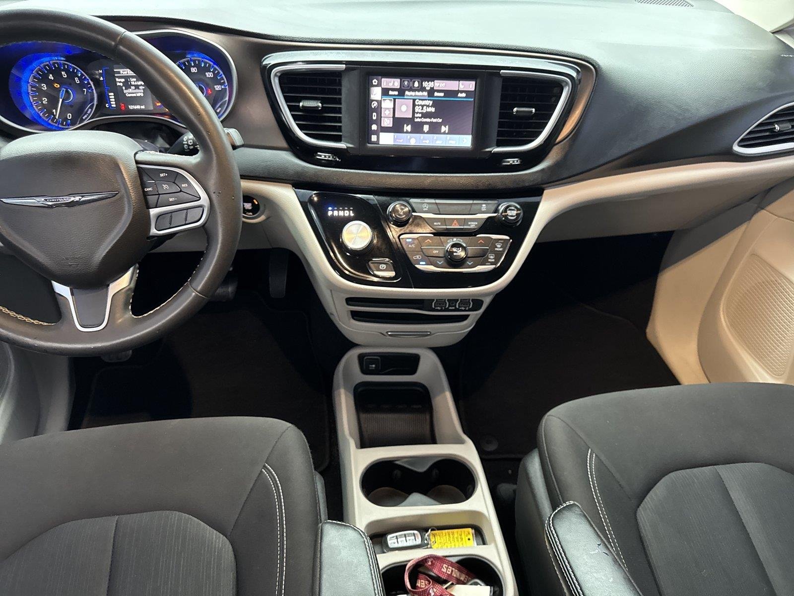 Used 2022 Bright White Clearcoat Chrysler LX image 15
