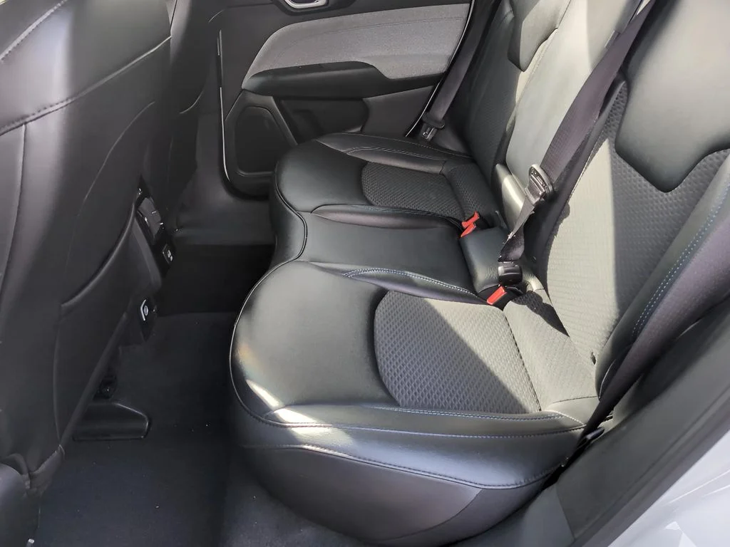 Used 2024 Bright White Clearcoat Jeep Latitude image 25