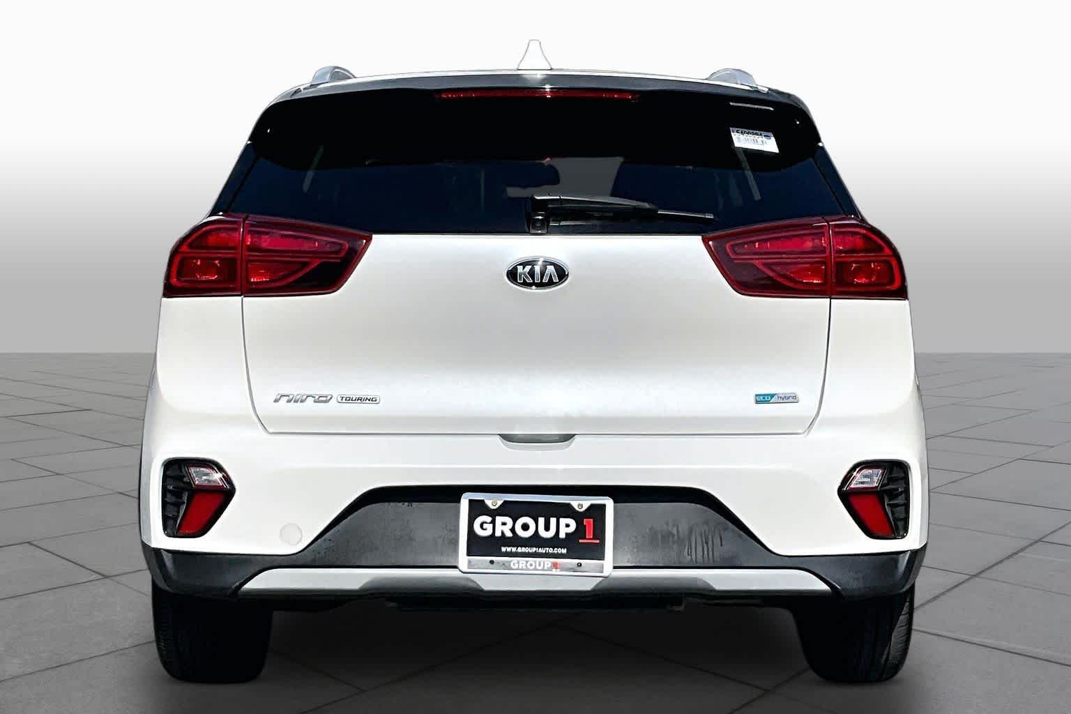 Used 2020 Snow White Pearl Kia Touring image 5
