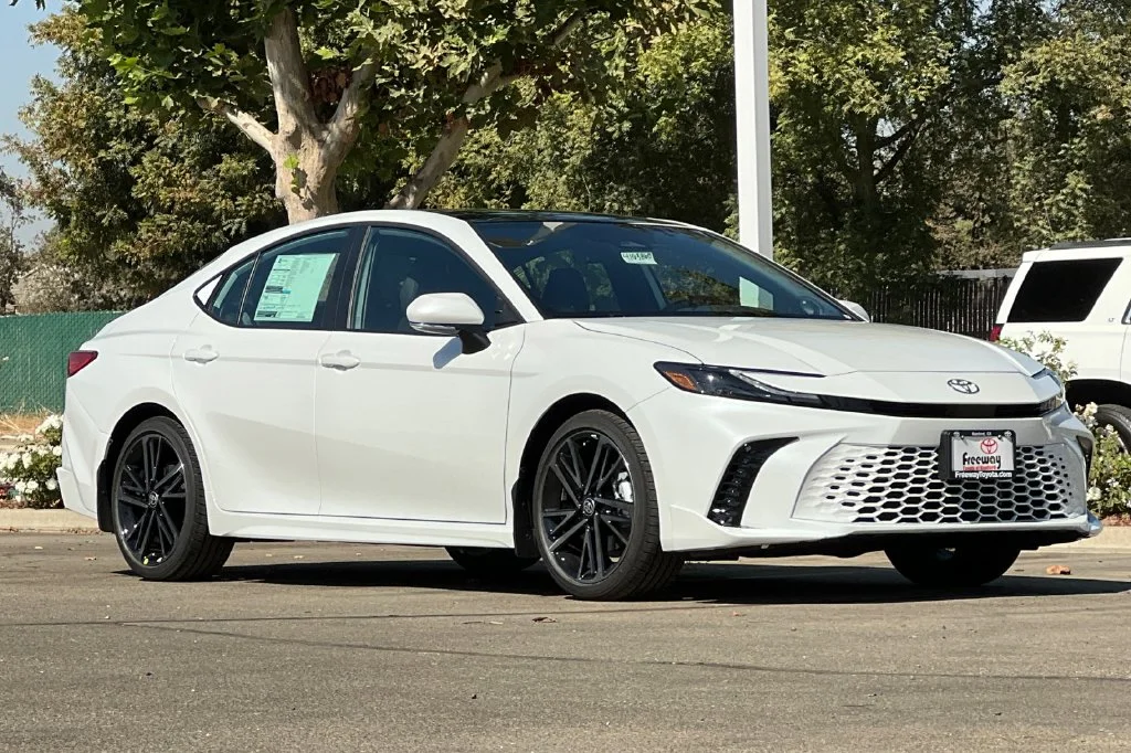 New 2026 Wind Chill Pearl Toyota XSE image 2