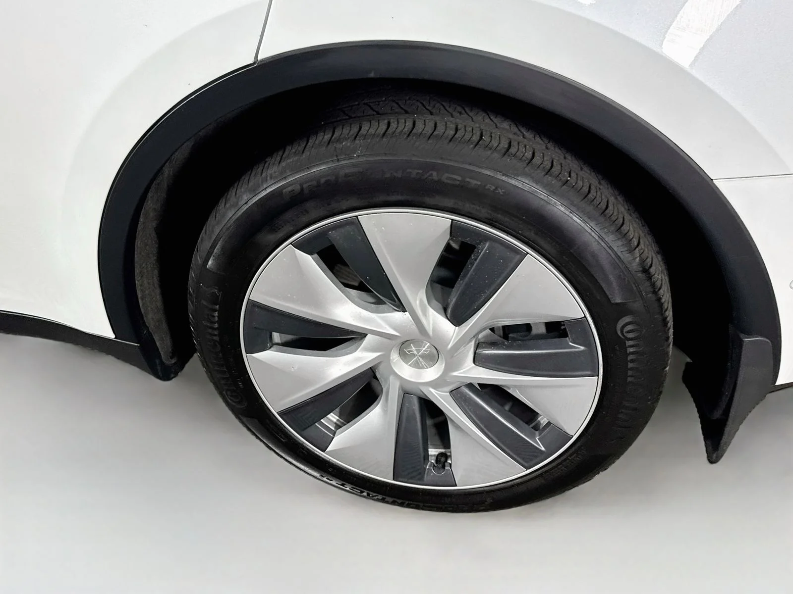 Used 2022  Tesla Long Range image 23