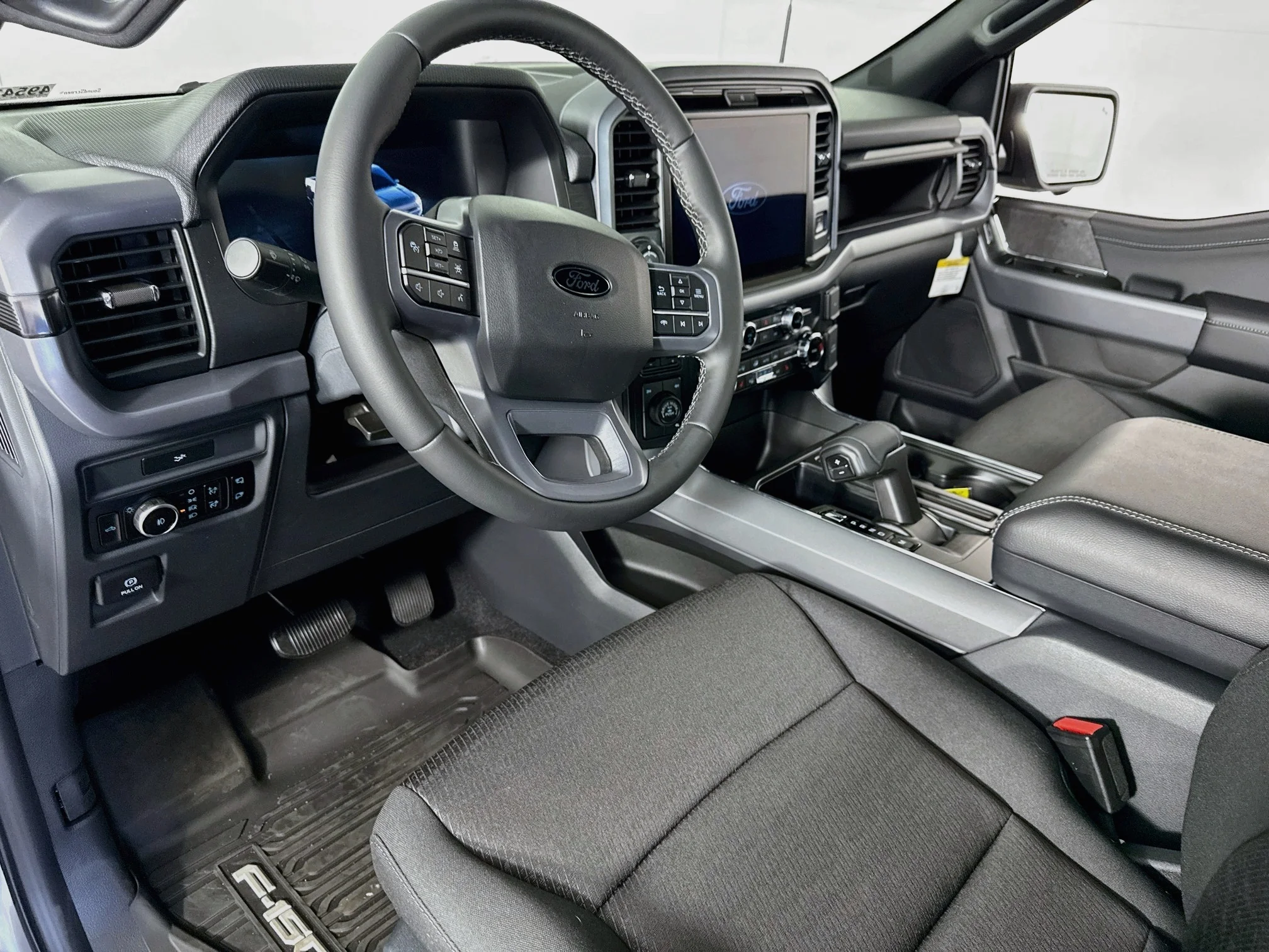 New 2026 Iconic Silver Metallic Ford XLT image 9