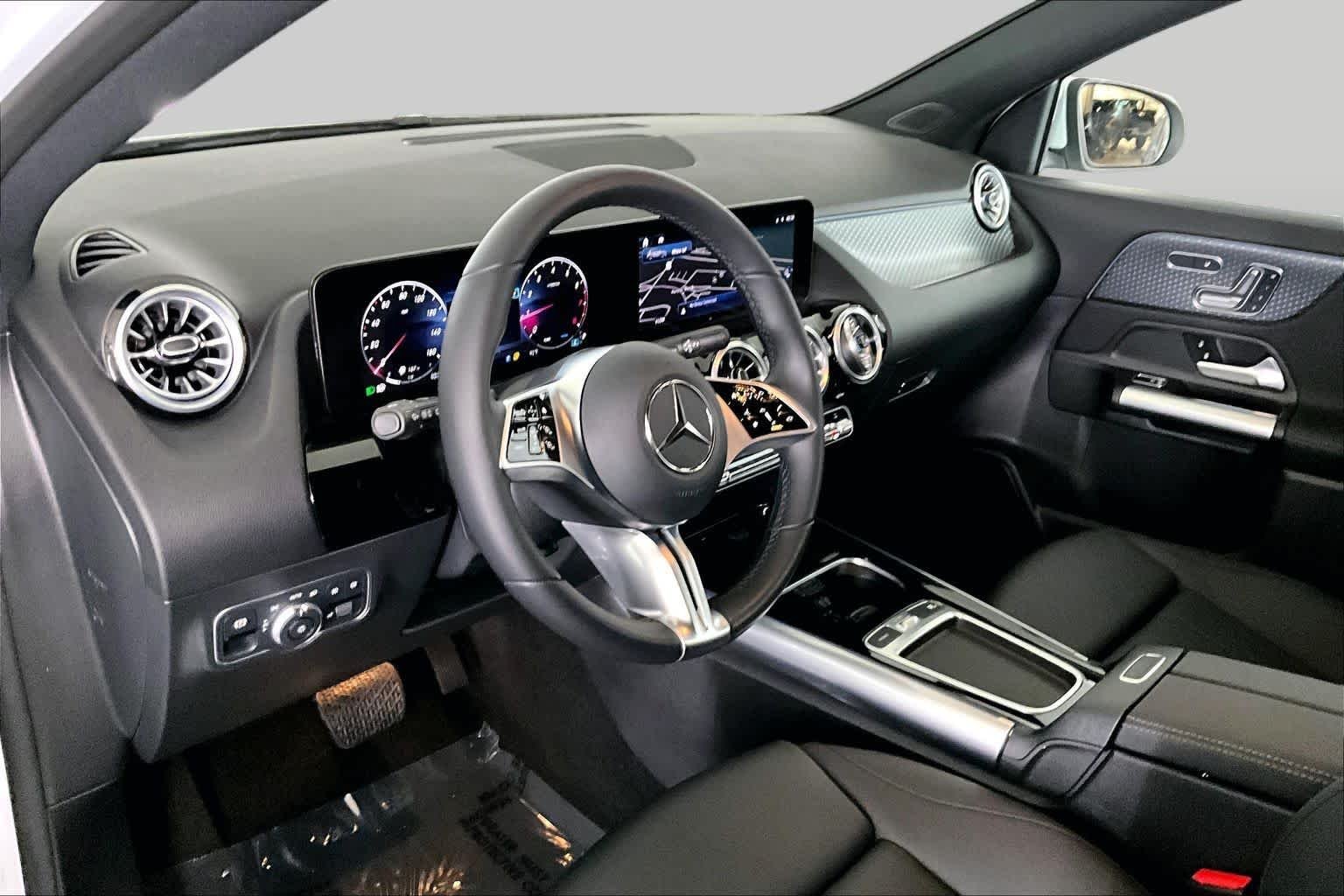 Used 2024 Digital White Metallic Mercedes-Benz GLA 250 image 18