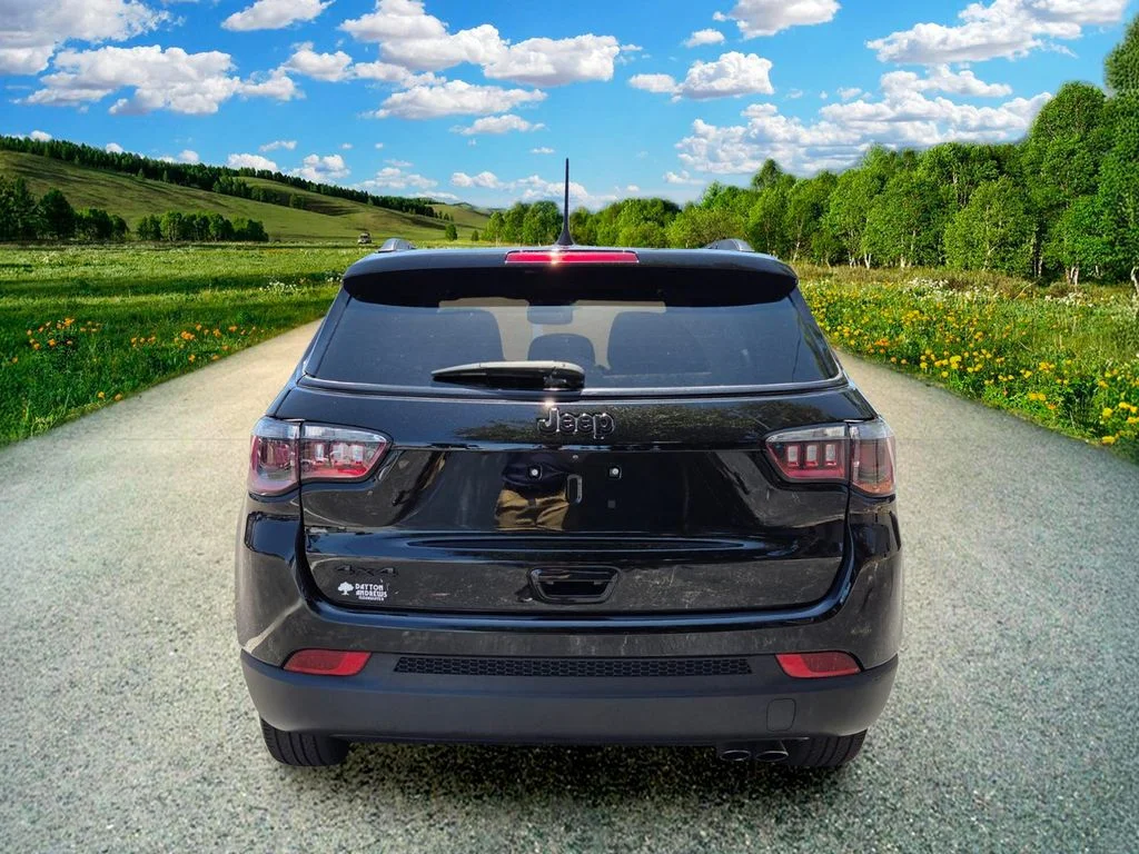 Used 2022 Black Jeep Latitude image 5