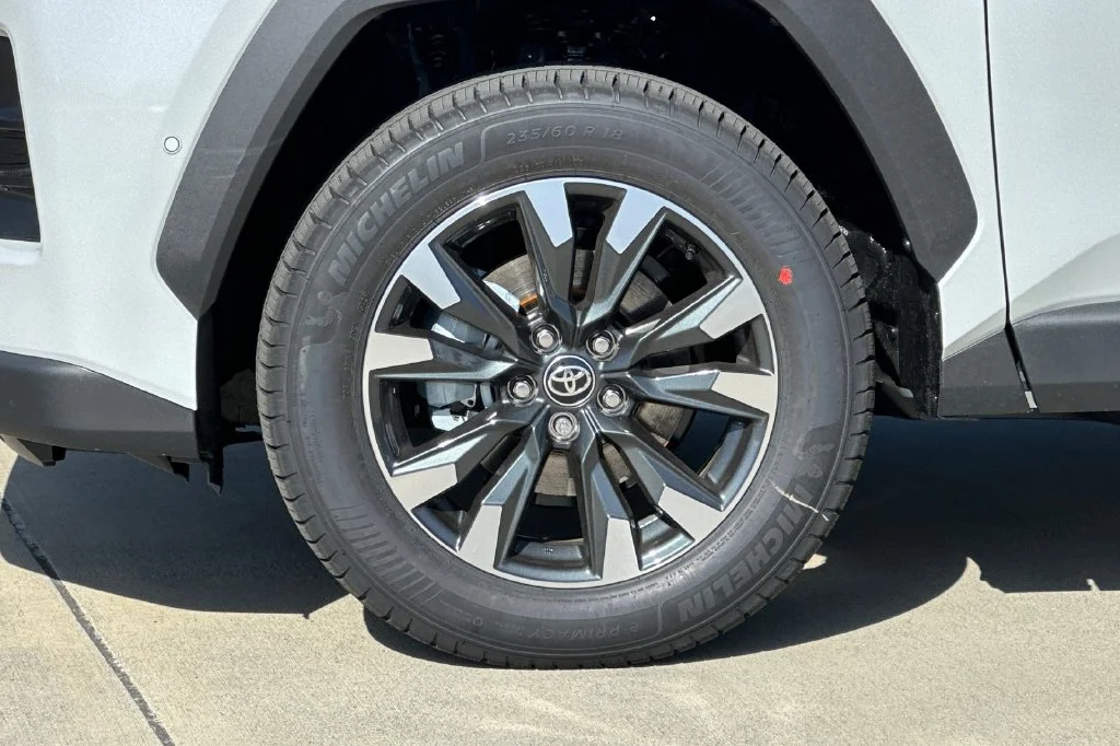 New 2026 Wind Chill Pearl <sup>1</sup> Toyota  Limited image 33