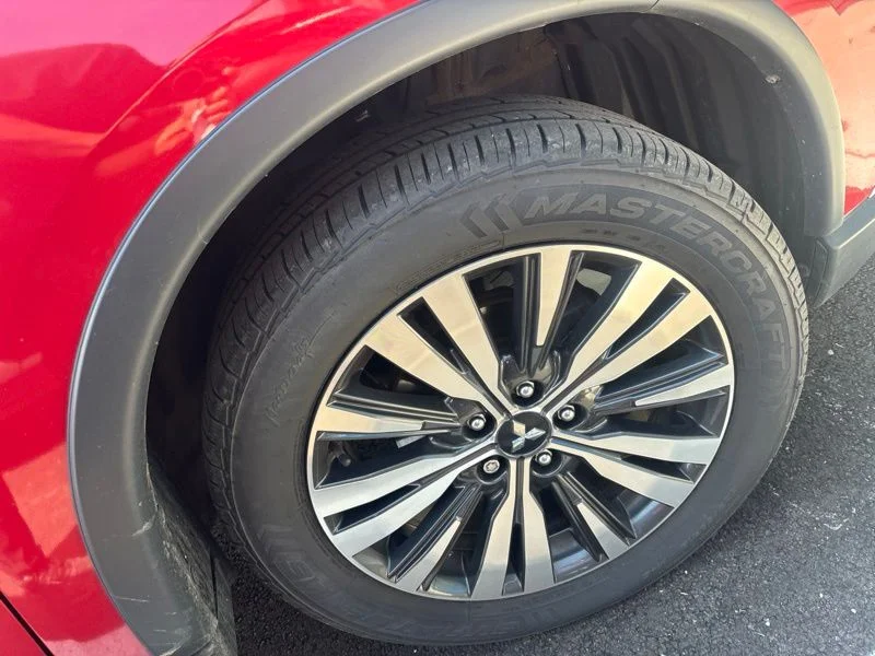 Used 2019 Red Mitsubishi SEL image 7