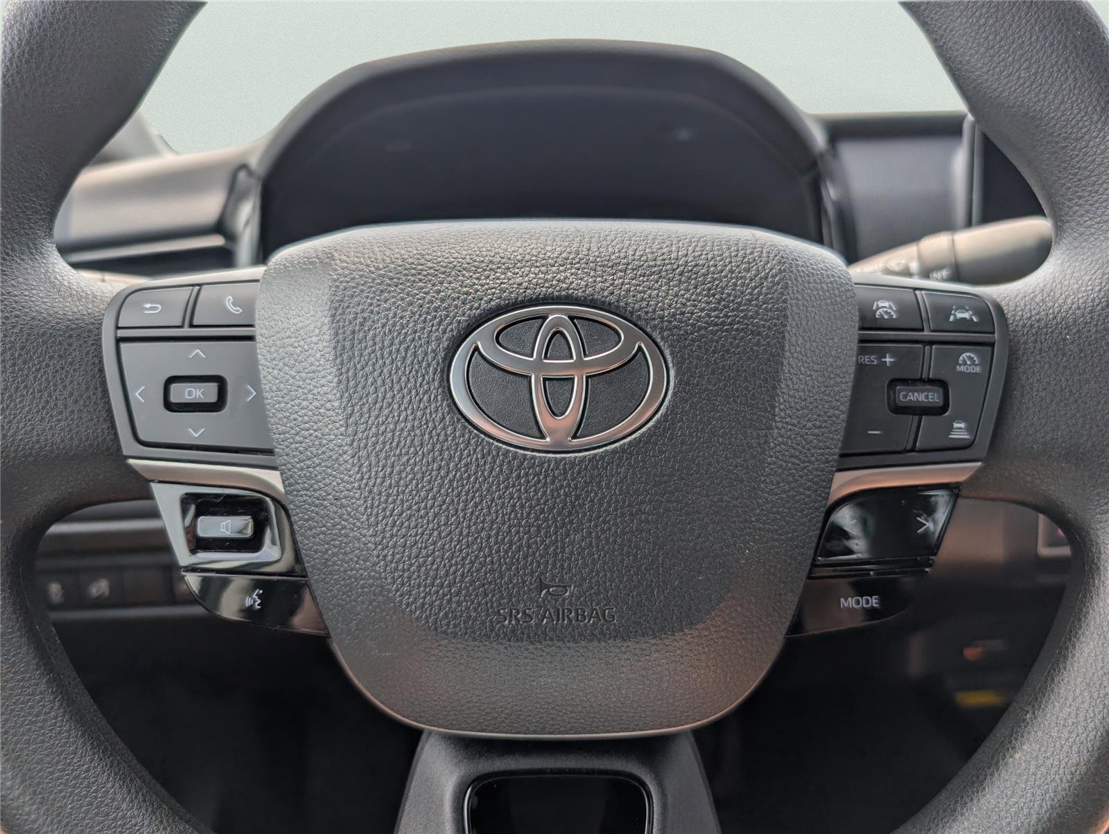 Used 2025 Ice Cap Toyota LE image 22