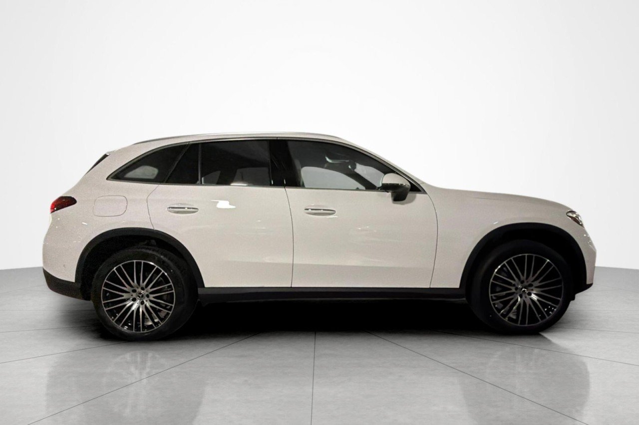 New 2026 Polar White Mercedes-Benz GLC 300 SUV image 6